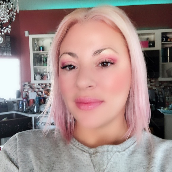 Meet your Posher, Annamarie - Picture 2 of 7